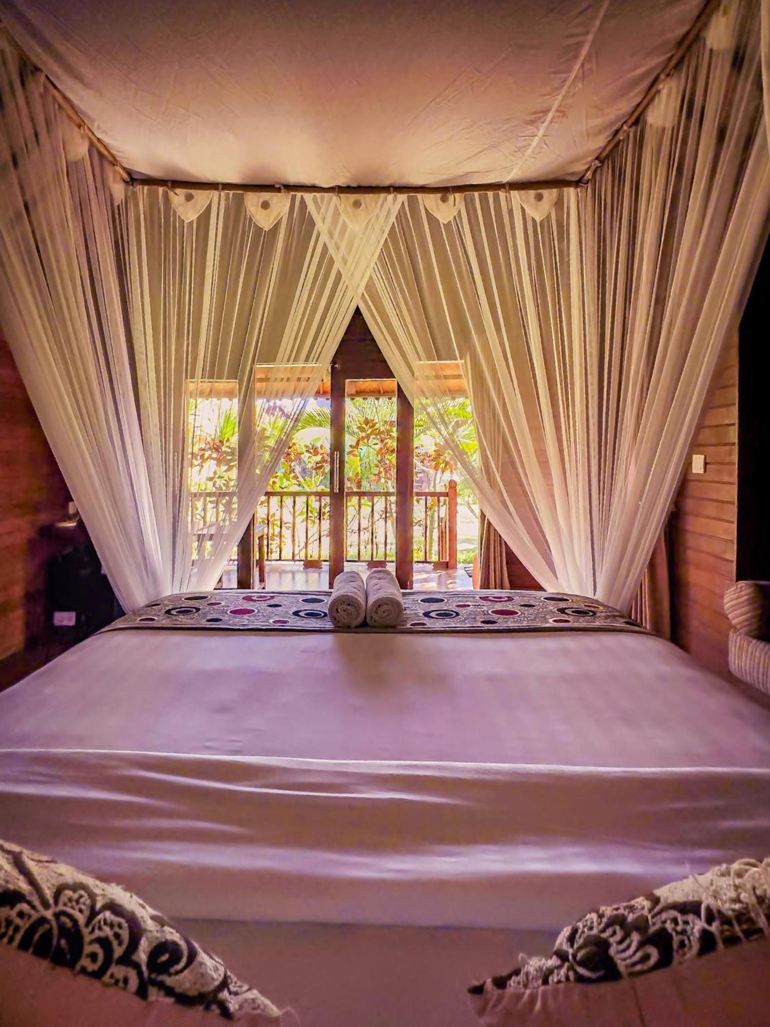 Bed and Breakfast Island Garden Huts Lembongan Екстер'єр фото